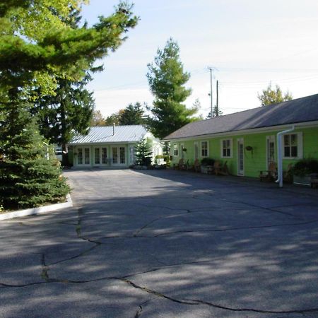 The Pines Motorlodge Douglas Exterior photo